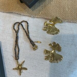 Gold Starfish Pendant Necklace and Earrings Set